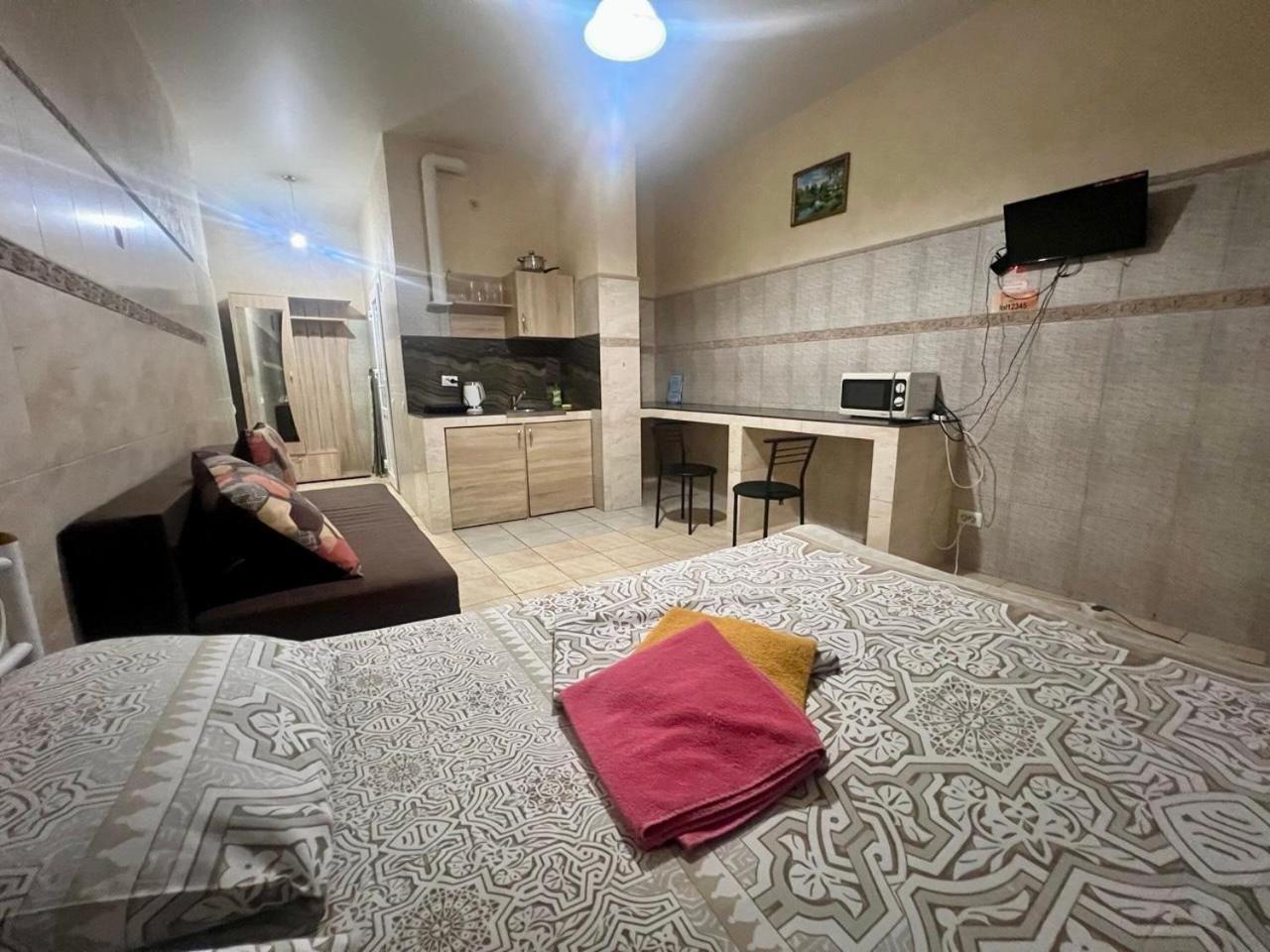 Studio Apartment Metro Pechersk Kyiv Exterior photo